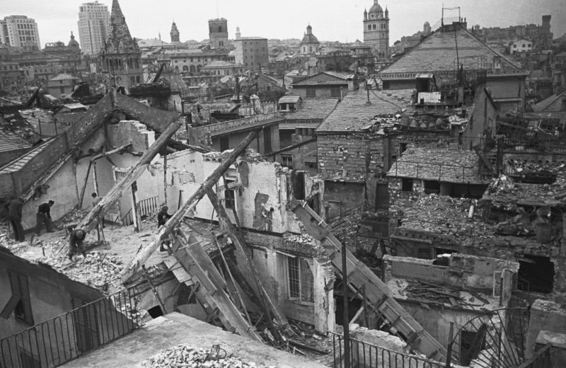 genova-bombardata-